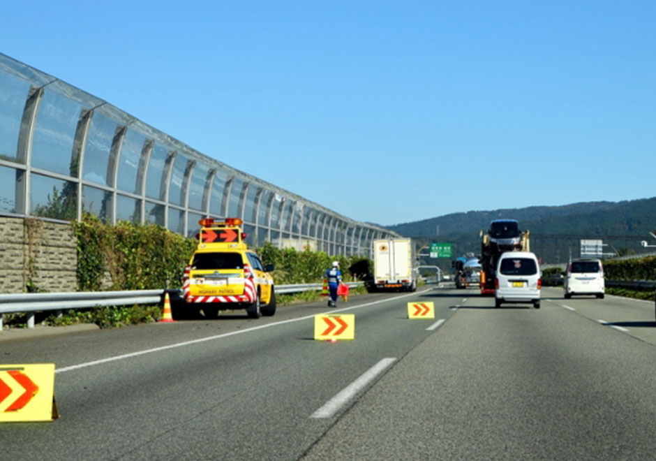 対処01　「自分の身を守る行動」と「二次事故防止措置」をとる